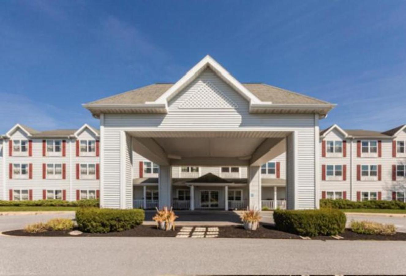Lancaster Inn & Suites Манхейм Экстерьер фото