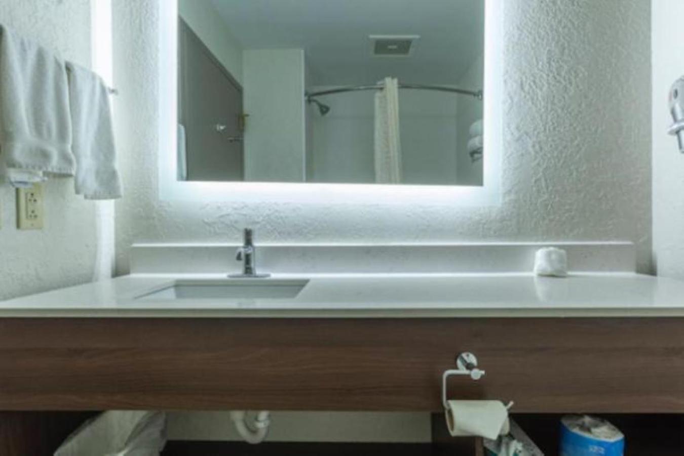 Lancaster Inn & Suites Манхейм Экстерьер фото