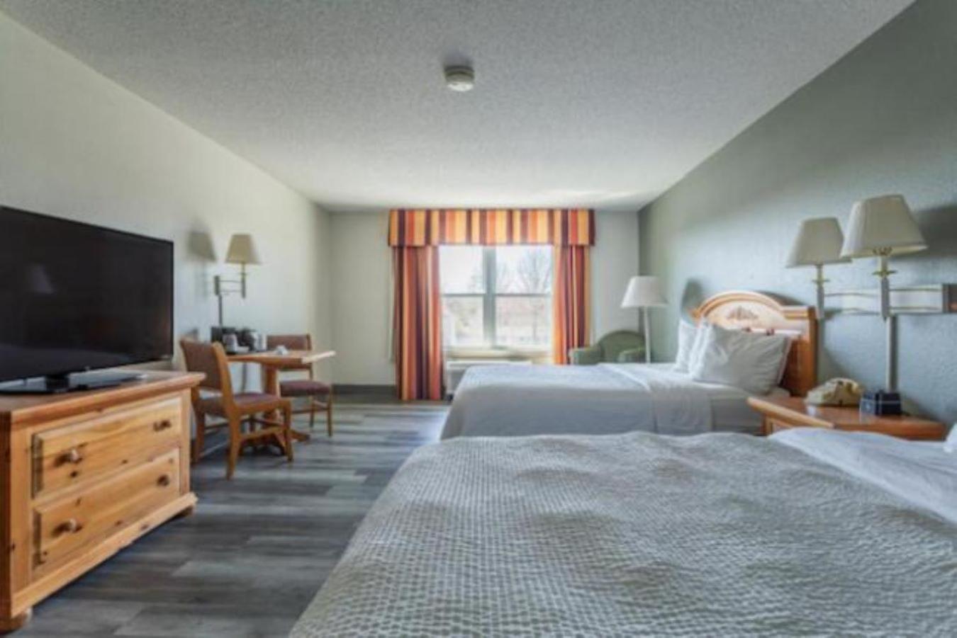 Lancaster Inn & Suites Манхейм Экстерьер фото