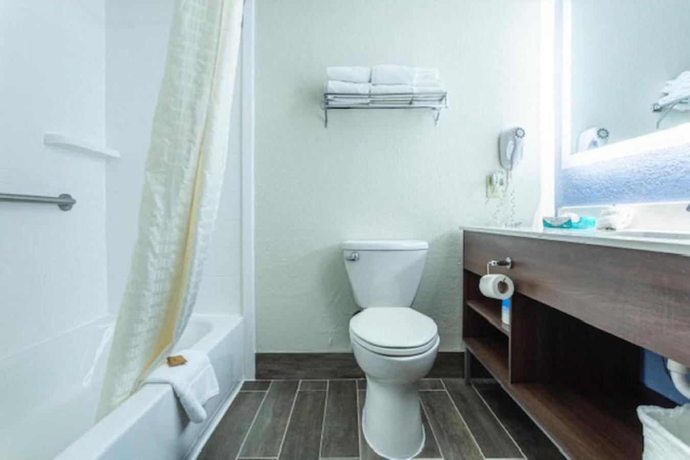 Lancaster Inn & Suites Манхейм Экстерьер фото
