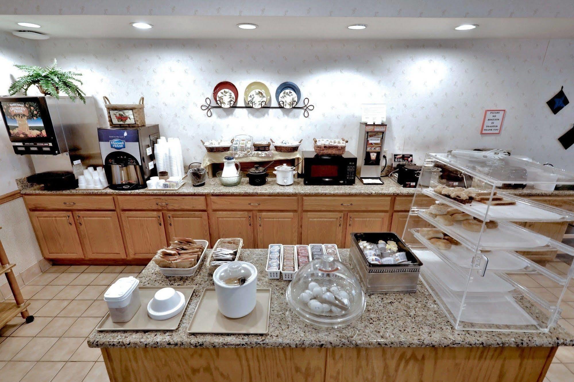 Lancaster Inn & Suites Манхейм Экстерьер фото