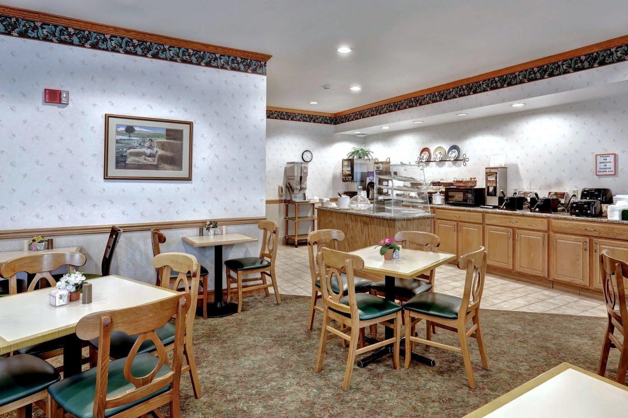 Lancaster Inn & Suites Манхейм Экстерьер фото